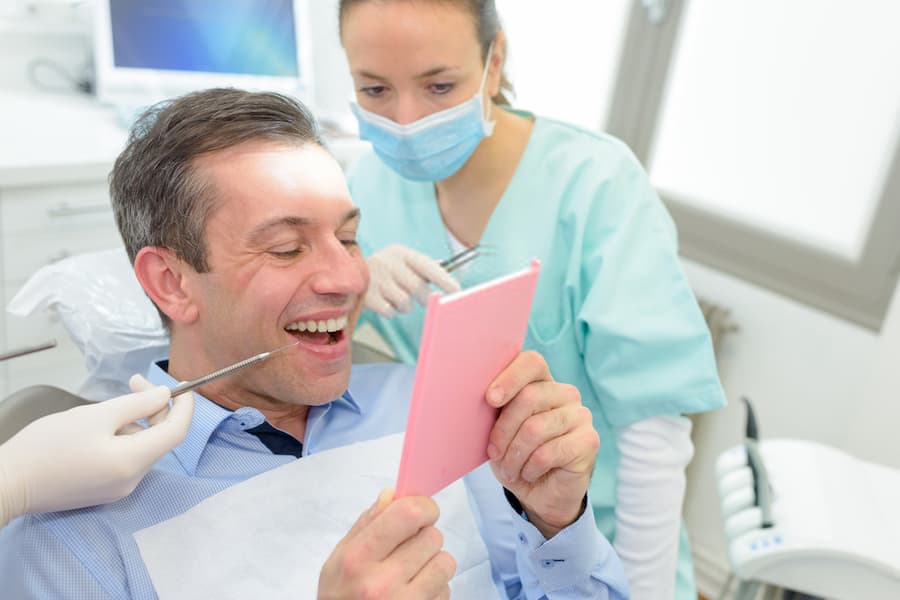 الأستشارة مع طبيب الاسنان